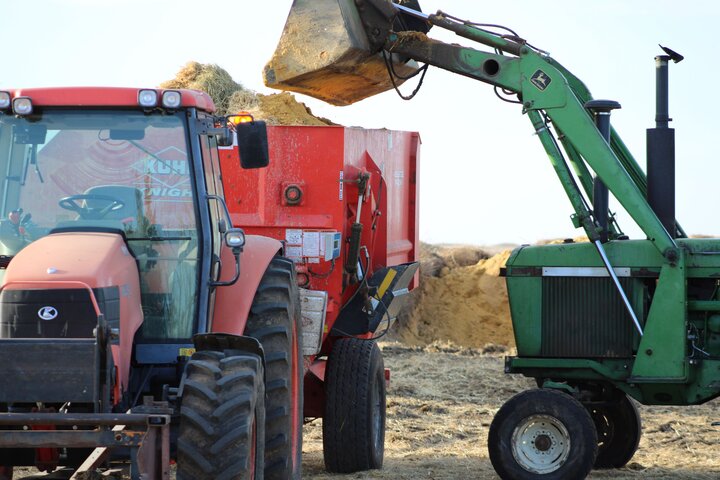 Tractor loads feeder wagon