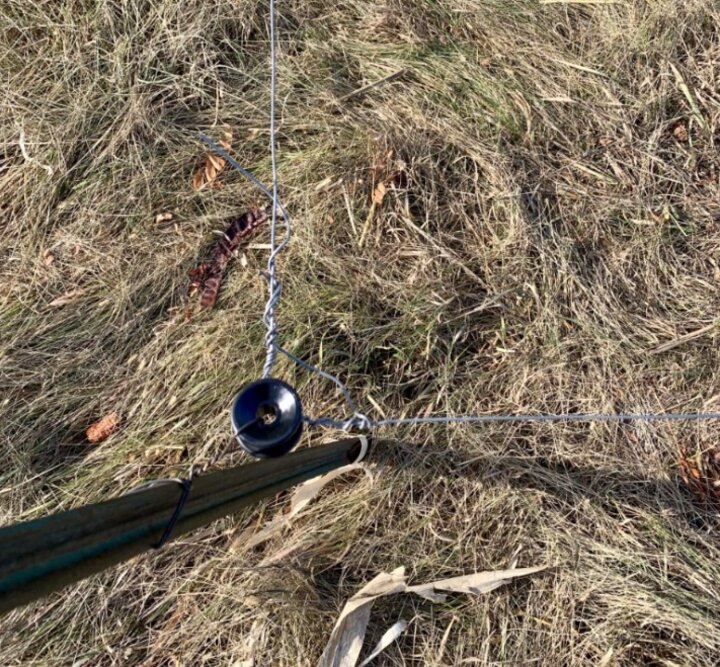corner T-post with donut insulator